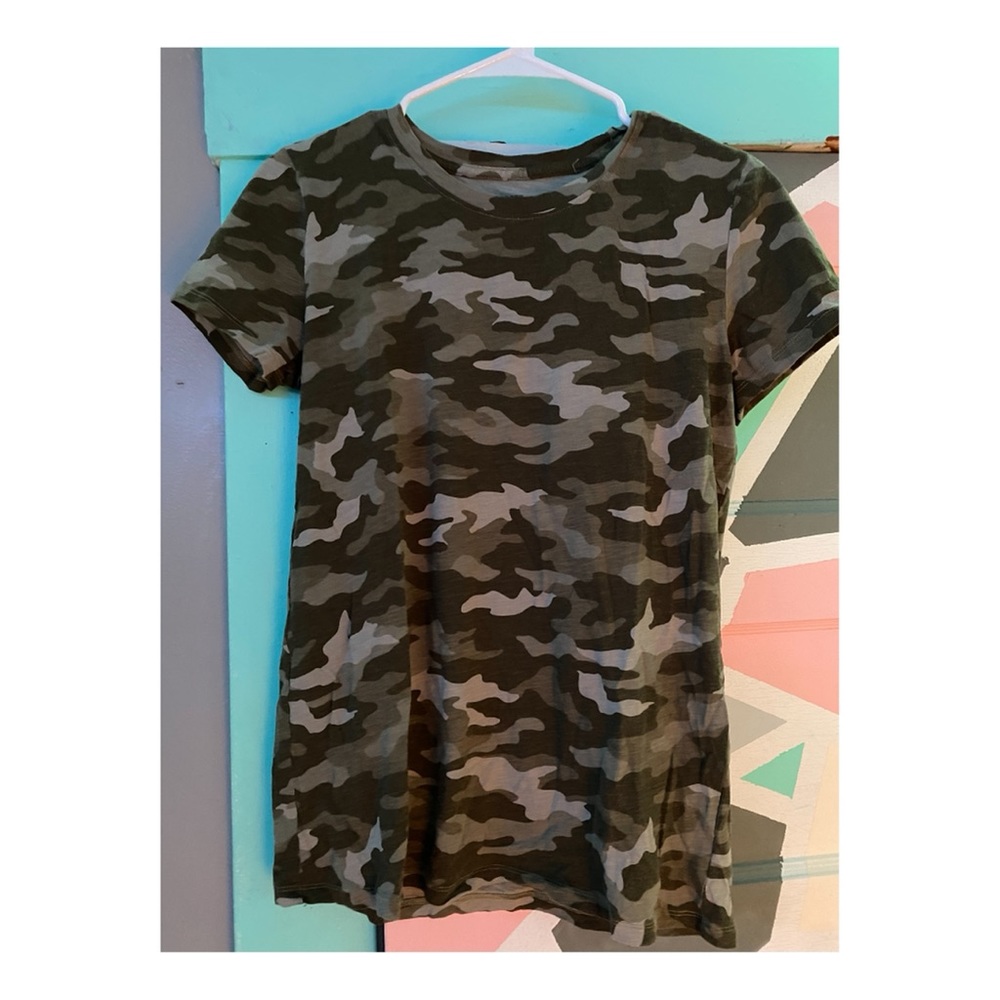 women’s t shirt